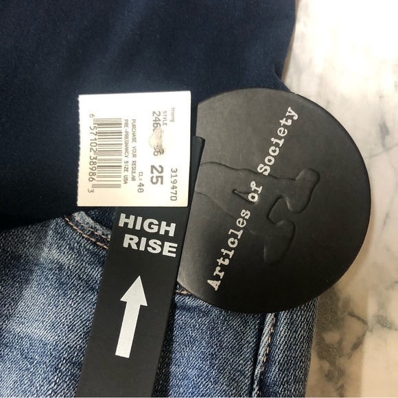 Articles of Society Maternity Denim Jean Shorts Distressed Size 25 NWT - Picture 3 of 4